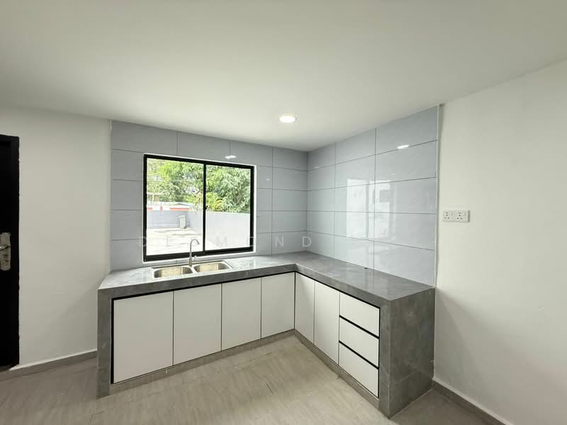 Rumah Berkembar untuk Dijual di Taman Daya (Johor Bahru) - Desmond Yap - Kitchen - PropertyGuru.com.my