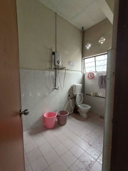 Commercial Bungalow for Rent in Taman Melodies (Johor Bahru) - Jennie Chew - Bathroom - PropertyGuru.com.my
