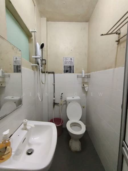 Commercial Bungalow for Rent in Taman Melodies (Johor Bahru) - Jennie Chew - Bathroom - PropertyGuru.com.my