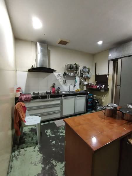 Commercial Bungalow for Rent in Taman Melodies (Johor Bahru) - Jennie Chew - Kitchen - PropertyGuru.com.my