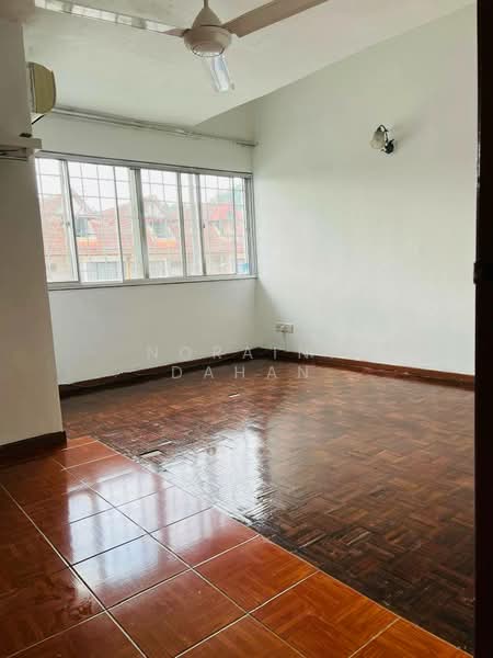 2.5-storey Terraced House for Sale in Ampang Jaya (Ampang) - Noraini Dahan - Living Room - PropertyGuru.com.my