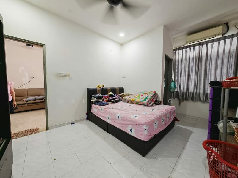 1-storey Terraced House for Sale in Taman Rinting (Masai) - Wallace Ang - Bedroom - PropertyGuru.com.my