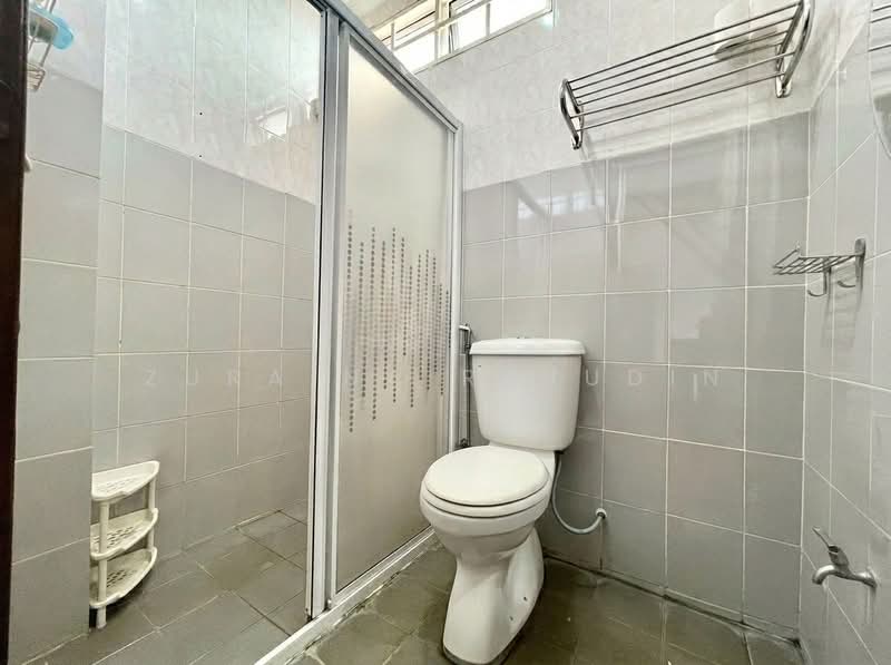 Rumah Banglo untuk Dijual di Taman Rasah Kemayan (Rasah) - Zuraina Rajudin - Bathroom - PropertyGuru.com.my