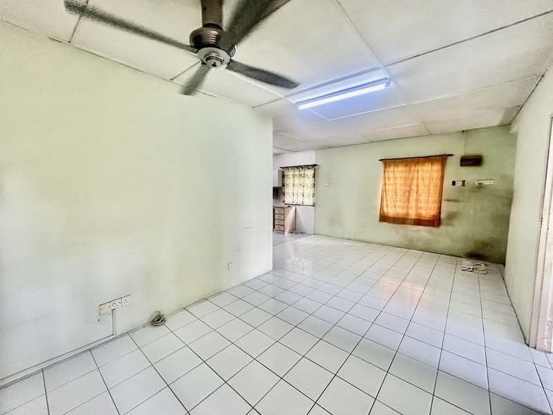 Rumah Bandar untuk Dijual di Taman Impian Indah (Sungai Buloh) - Azli Ibrahim - Living Room - PropertyGuru.com.my
