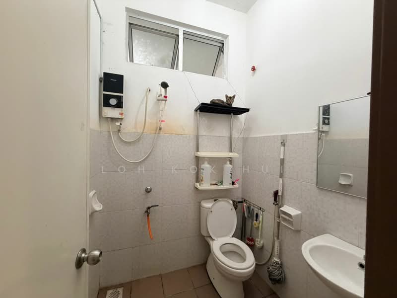 Rumah Teres 2 Tingkat untuk Dijual di Rini Hills 2 (Skudai) - Loh Kok Hui - Bathroom - PropertyGuru.com.my