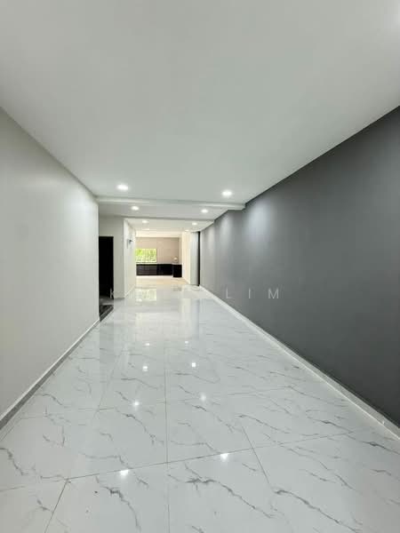 Rumah Berkembar untuk Dijual di Kampung Bahru (Johor Bahru) - Karl Lim - Corridor - PropertyGuru.com.my