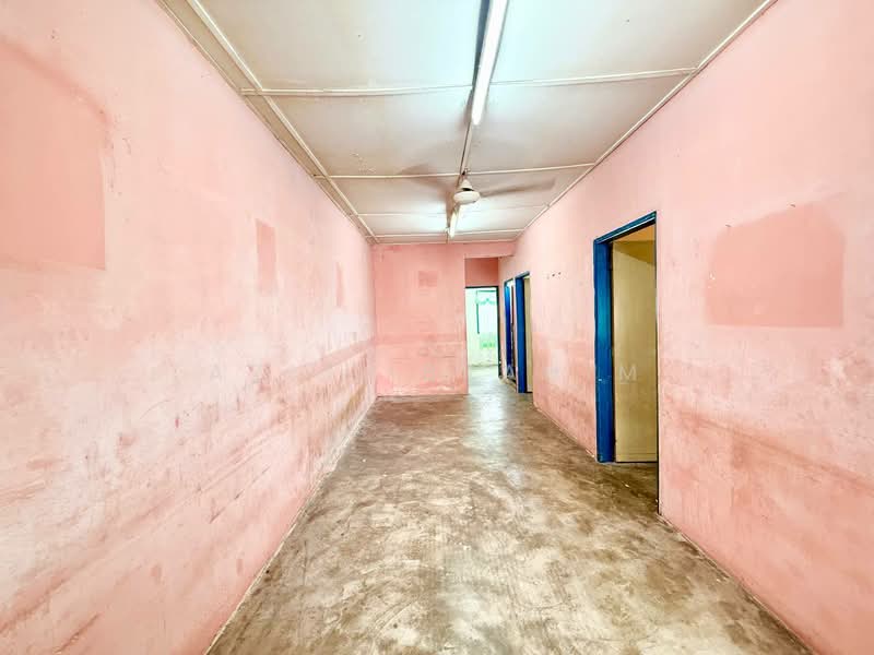 1-storey Terraced House for Sale in Taman Cheras Perdana (Cheras) - Azli Ibrahim - Corridor - PropertyGuru.com.my