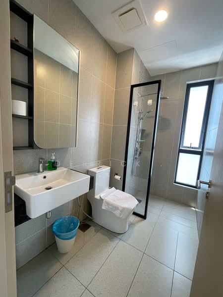 Kondominium untuk Dijual di 22 Macalisterz - Derrick . - Bathroom - PropertyGuru.com.my