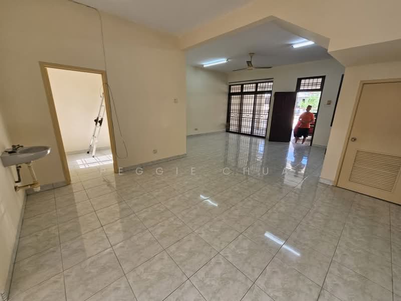 2-storey Terraced House for Sale in Taman Desa Tebrau (Tebrau) - Peggie Chua - Living Room - PropertyGuru.com.my
