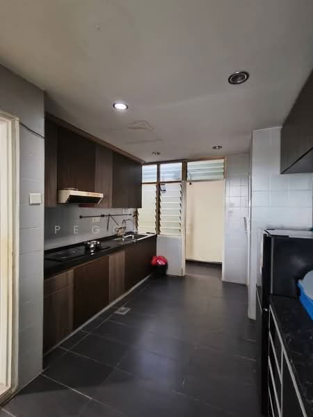 Kondominium untuk Dijual di Country Tower Condominium - Peggie Chua - Kitchen - PropertyGuru.com.my