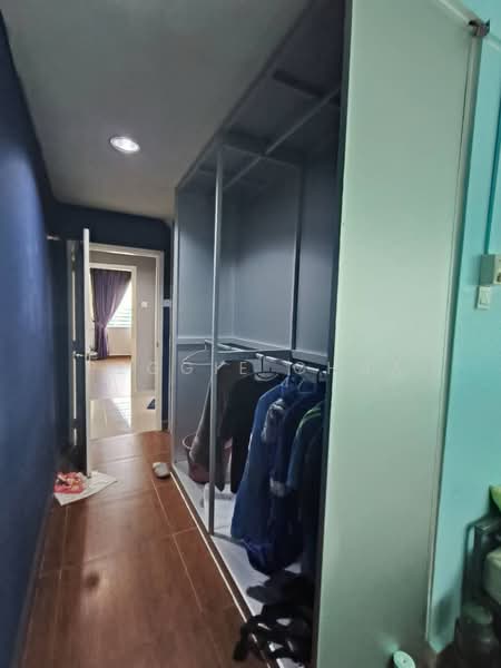 Kondominium untuk Dijual di Country Tower Condominium - Peggie Chua - Corridor - PropertyGuru.com.my