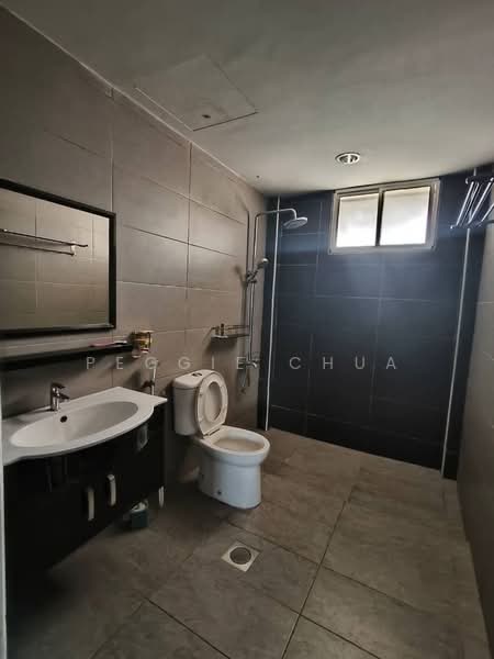 Kondominium untuk Dijual di Country Tower Condominium - Peggie Chua - Bathroom - PropertyGuru.com.my