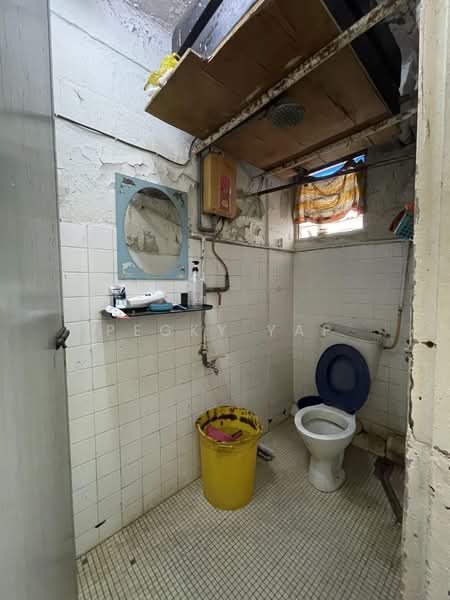 Flat for Sale at Jinjang Selatan - pegky yap - Bathroom - PropertyGuru.com.my