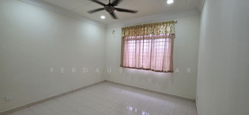 Rumah Bandar untuk Dijual di Taman Seri Pristana (Ijok) - Ferdaus Johar - PropertyGuru.com.my