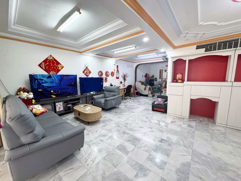 Rumah Teres 2 Tingkat untuk Dijual di Taman Desa Cemerlang (Ulu Tiram) - Zoey Lee - Living Room - PropertyGuru.com.my