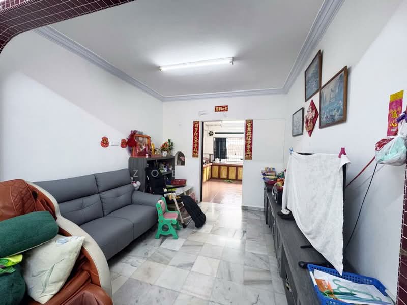 Rumah Teres 2 Tingkat untuk Dijual di Taman Desa Cemerlang (Ulu Tiram) - Zoey Lee - Living Room - PropertyGuru.com.my