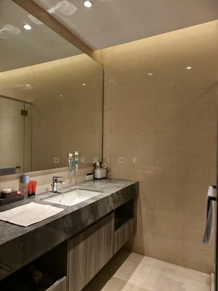Servis Apartment untuk Disewa di Marriott Residence @ Gurney - Derrick . - Bathroom - PropertyGuru.com.my