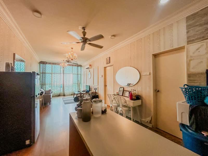 Servis Apartment untuk Dijual di Vista Alam - Ilman Nahri - Living Room - PropertyGuru.com.my