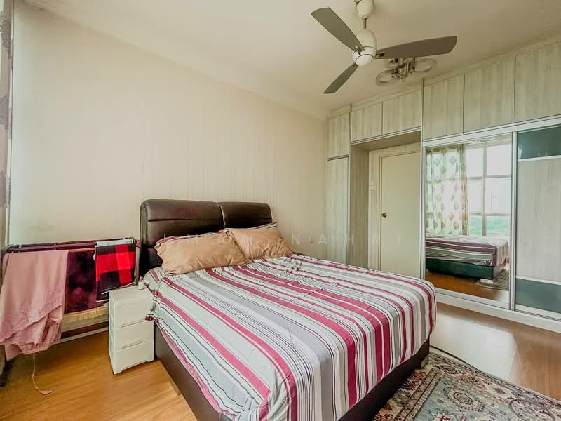 Servis Apartment untuk Dijual di Vista Alam - Ilman Nahri - Bedroom - PropertyGuru.com.my