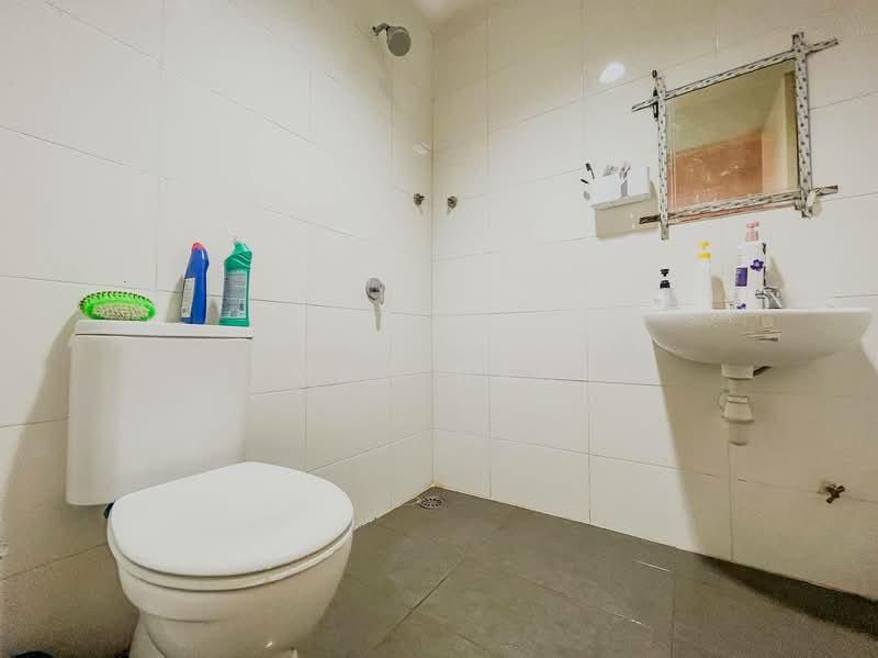 Servis Apartment untuk Dijual di Vista Alam - Ilman Nahri - Bathroom - PropertyGuru.com.my
