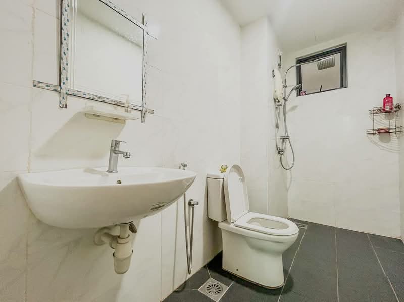 Servis Apartment untuk Dijual di Vista Alam - Ilman Nahri - Bathroom - PropertyGuru.com.my