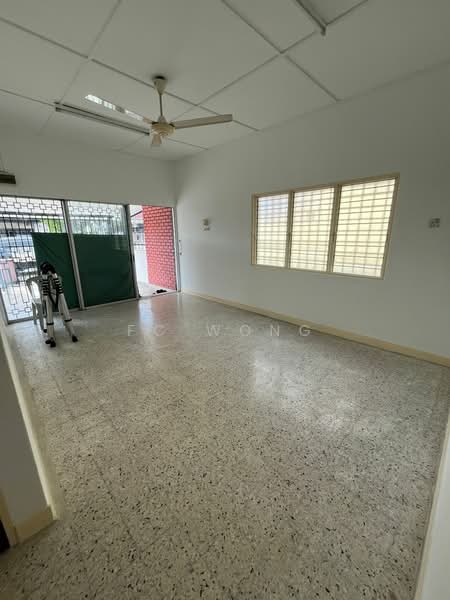 Rumah Teres 1 Tingkat untuk Dijual di Taman Universiti Ss3 (Petaling Jaya) - FC Wong - Living Room - PropertyGuru.com.my