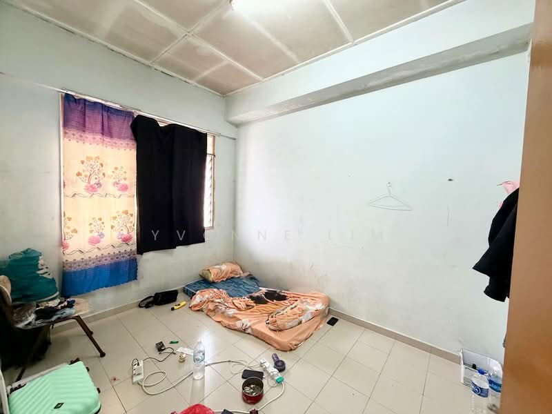Flat for Sale at Flat Taman Perling - Yvonne Lim - Bedroom - PropertyGuru.com.my