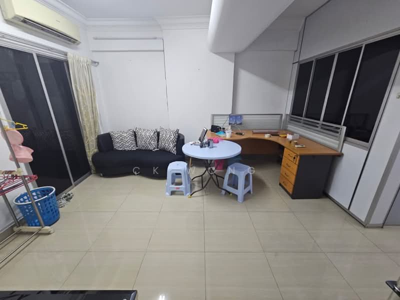 Kondominium untuk Dijual di Putra Court - CK Wong - Living Room - PropertyGuru.com.my