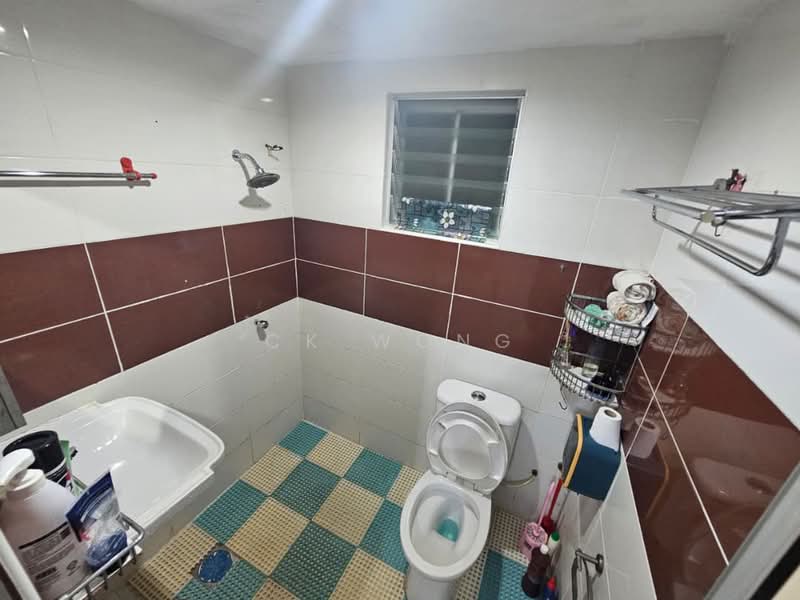 Kondominium untuk Dijual di Putra Court - CK Wong - Bathroom - PropertyGuru.com.my