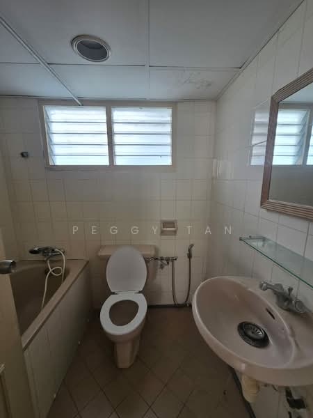 Kondominium untuk Disewa di Sri York Condominium - Peggy Tan - Bathroom - PropertyGuru.com.my