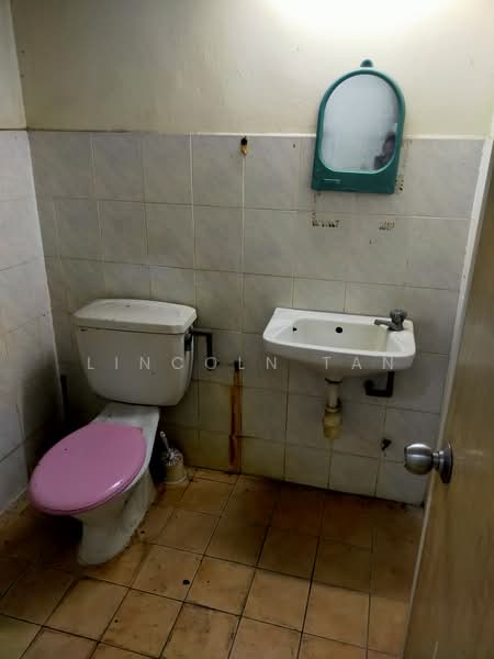 Pangsapuri untuk Dijual di Sri Jati 1 - Lincoln Tan - Bathroom - PropertyGuru.com.my