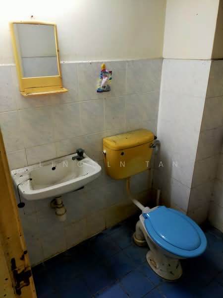 Pangsapuri untuk Dijual di Sri Jati 1 - Lincoln Tan - Bathroom - PropertyGuru.com.my