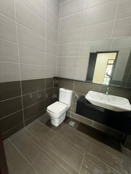 Semi-Detached House for Sale in Taman Daya (Johor Bahru) - Suenn Low - Bathroom - PropertyGuru.com.my