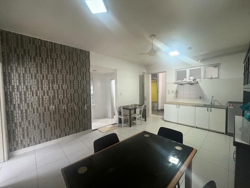 Service Residence for Sale at Domain 3 @ NeoCyber - Haleem Mazlan - Kitchen - PropertyGuru.com.my
