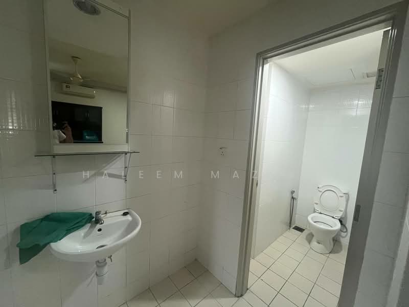 Service Residence for Sale at Domain 3 @ NeoCyber - Haleem Mazlan - Bathroom - PropertyGuru.com.my