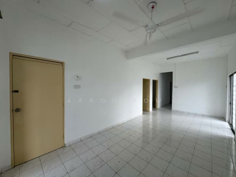 1-storey Terraced House for Rent in Taman Puteri Wangsa (Ulu Tiram) - Aaron How - Living Room - PropertyGuru.com.my