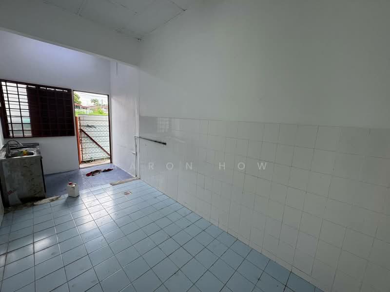 1-storey Terraced House for Rent in Taman Puteri Wangsa (Ulu Tiram) - Aaron How - Kitchen - PropertyGuru.com.my