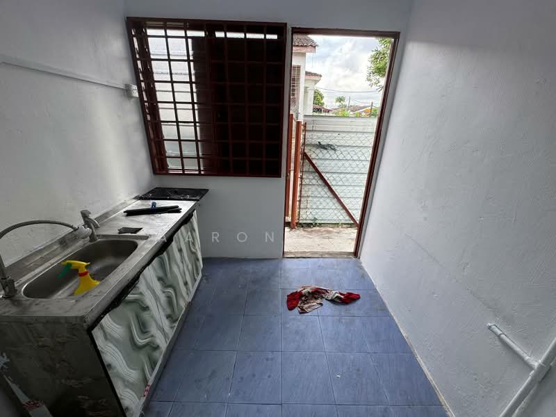 1-storey Terraced House for Rent in Taman Puteri Wangsa (Ulu Tiram) - Aaron How - Kitchen - PropertyGuru.com.my