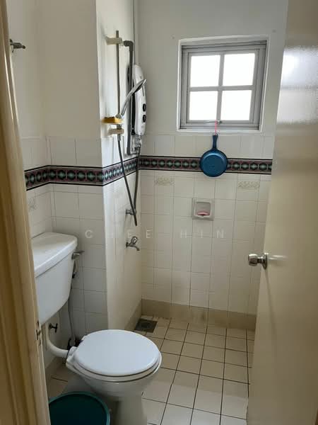 Pangsapuri untuk Dijual di Kesuma Apartment - Chee Hin - Bathroom - PropertyGuru.com.my