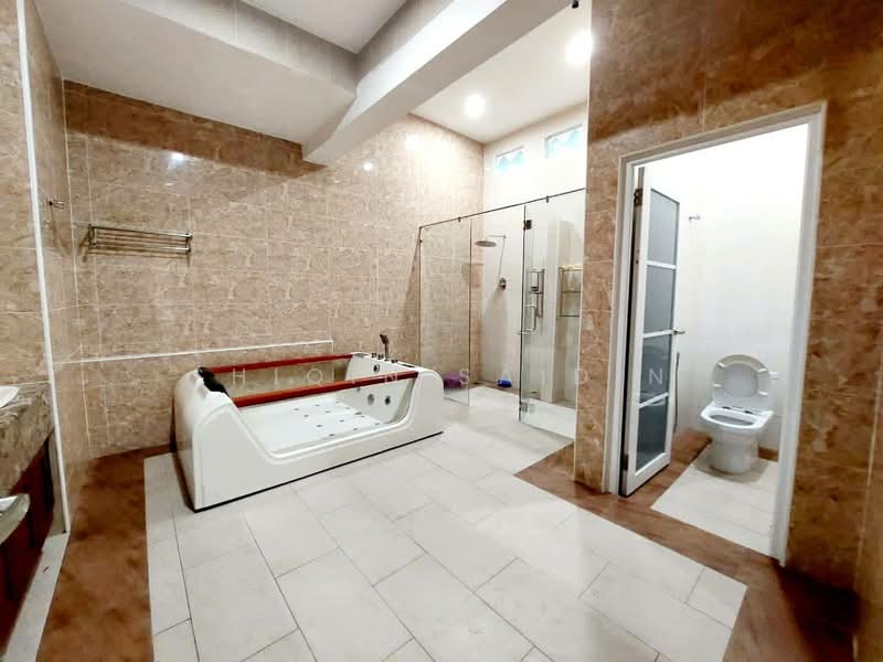 Bungalow for Sale in Bukit Jelutong (Shah Alam) - Shiqin Saidin - Bathroom - PropertyGuru.com.my