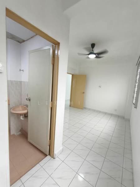 Apartment for Sale at Pangsapuri Persiaran Tanjung - Lex Hiew - PropertyGuru.com.my