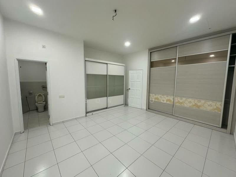 Rumah Teres 2 Tingkat untuk Dijual di Setia Tropika (Johor Bahru) - Jason Khoo - Bathroom - PropertyGuru.com.my