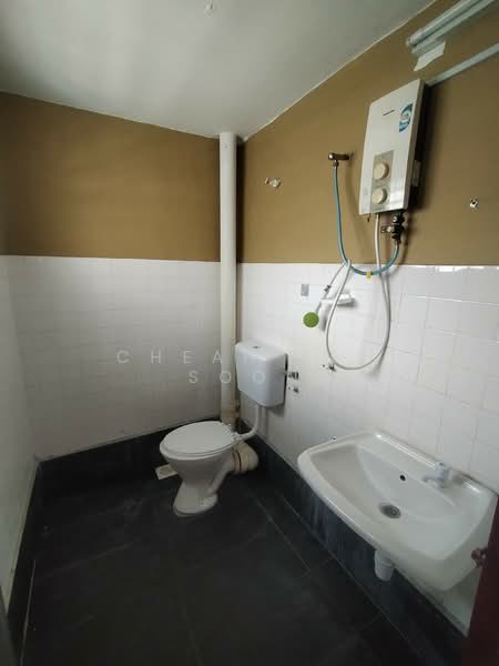 Rumah Teres 2 Tingkat untuk Disewa di Taman Sri Subang (Sunway) - Cheah Yee Soon - Bathroom - PropertyGuru.com.my