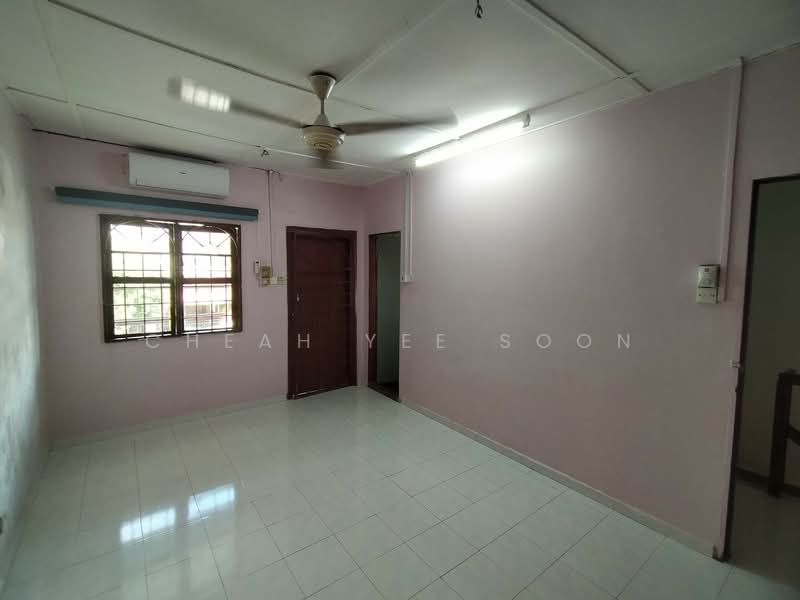 Rumah Teres 2 Tingkat untuk Disewa di Taman Sri Subang (Sunway) - Cheah Yee Soon - Master Room - PropertyGuru.com.my