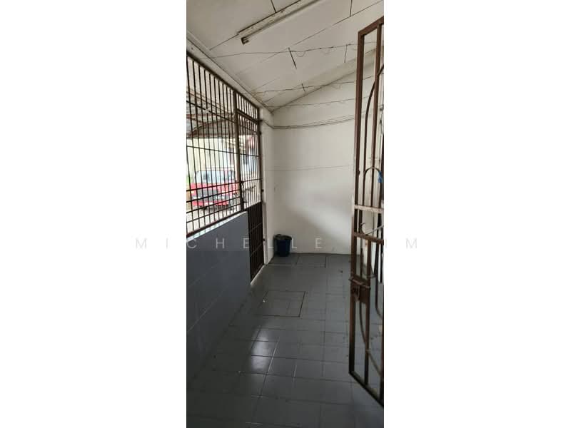 Rumah Teres 1 Tingkat untuk Dijual di Taman Johor Jaya (Johor Bahru) - Michelle Lim - Entrance - PropertyGuru.com.my