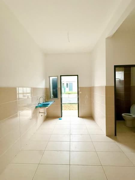 Terraced House for Sale in Beranang (Selangor) - Zarema Kulbuzheva - Kitchen - PropertyGuru.com.my