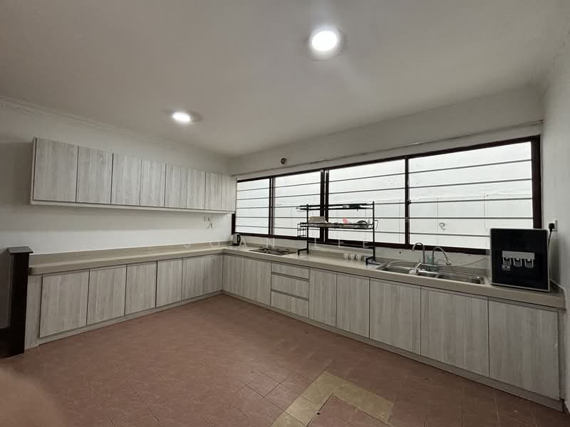 Semi-Detached House for Sale in Taman Equine (Seri Kembangan) - Joan Lee - Kitchen - PropertyGuru.com.my