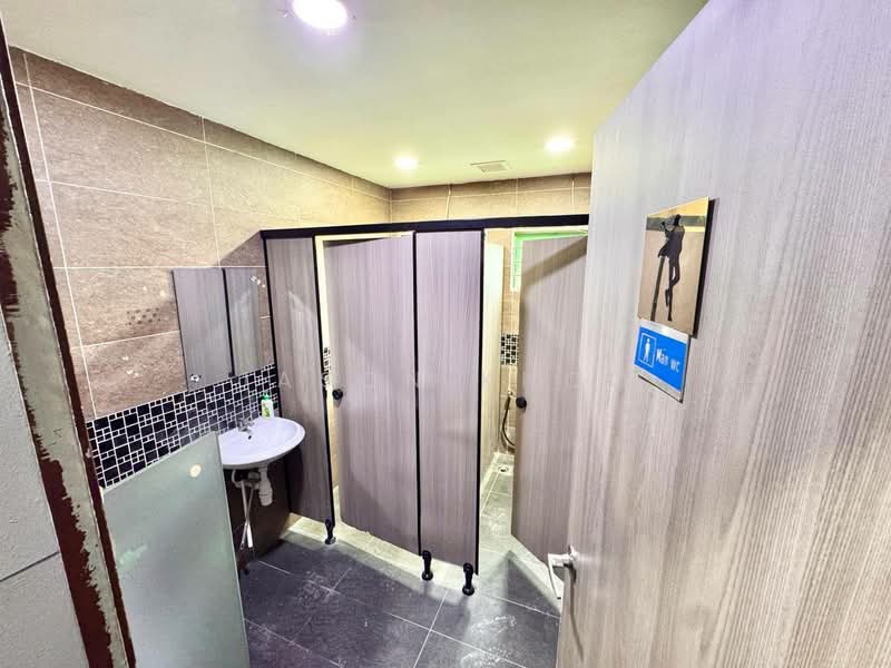 Retail Space for Rent in Taman Kebun Teh (Johor Bahru) - Jason Khoo - Bathroom - PropertyGuru.com.my