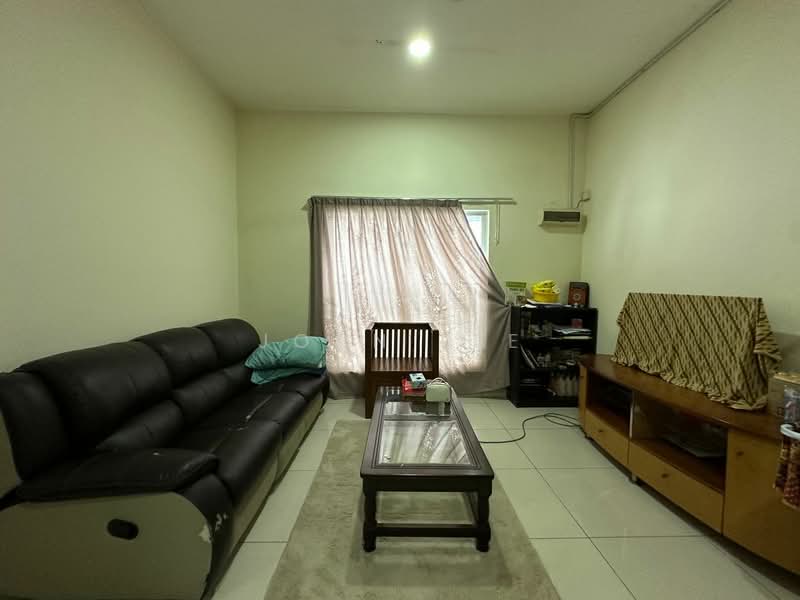 2.5-storey Terraced House for Sale in Taman Equine (Seri Kembangan) - Joan Lee - Living Room - PropertyGuru.com.my