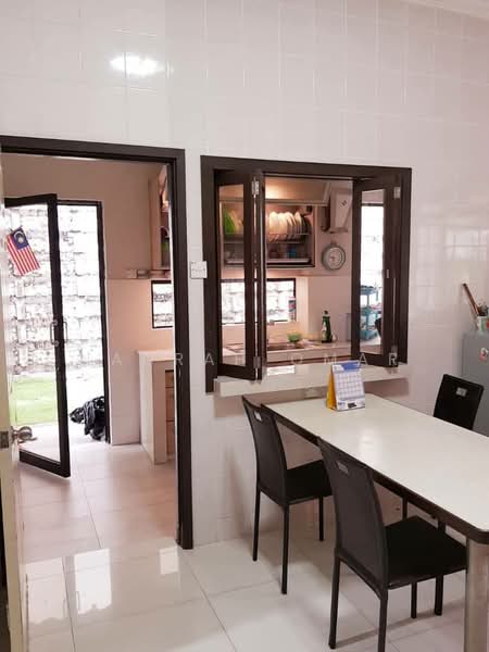 Rumah Berkembar untuk Dijual di Seksyen 13 (Shah Alam) - Nadrah Omar - PropertyGuru.com.my